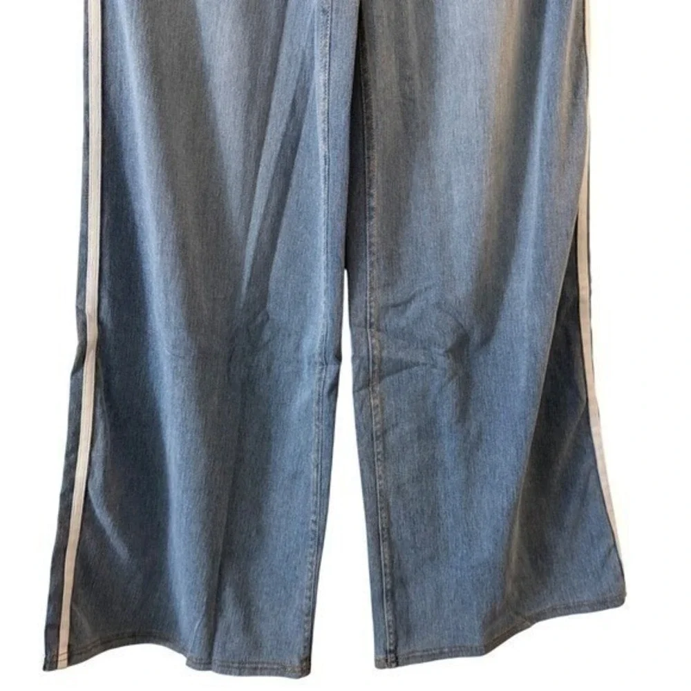 Halara Flex High Waisted Stripe Wide Leg Jeans light blue size Pullon large NWT